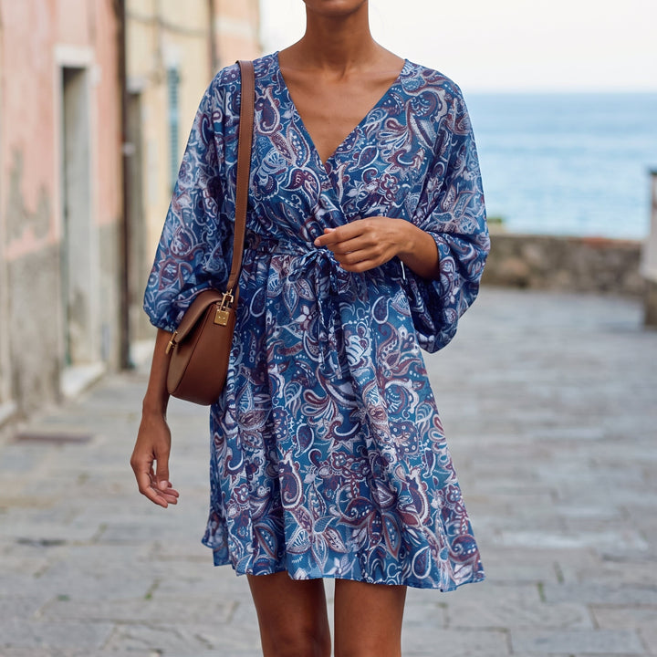 Dettaglio delle maniche a kimono con orlo libero