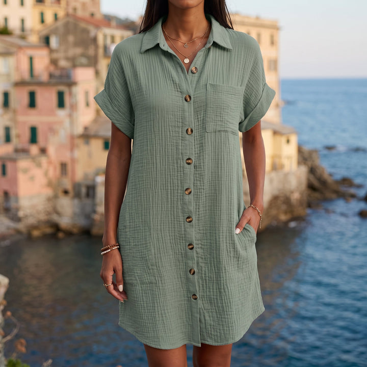 Figura intera con abito camicia a maniche lunghe, vista frontale