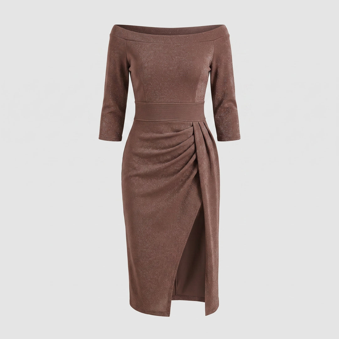 Figura intera con abito midi off-shoulder, vista frontale