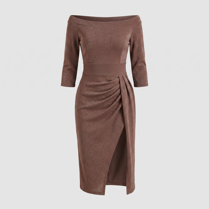 Figura intera con abito midi off-shoulder, vista frontale