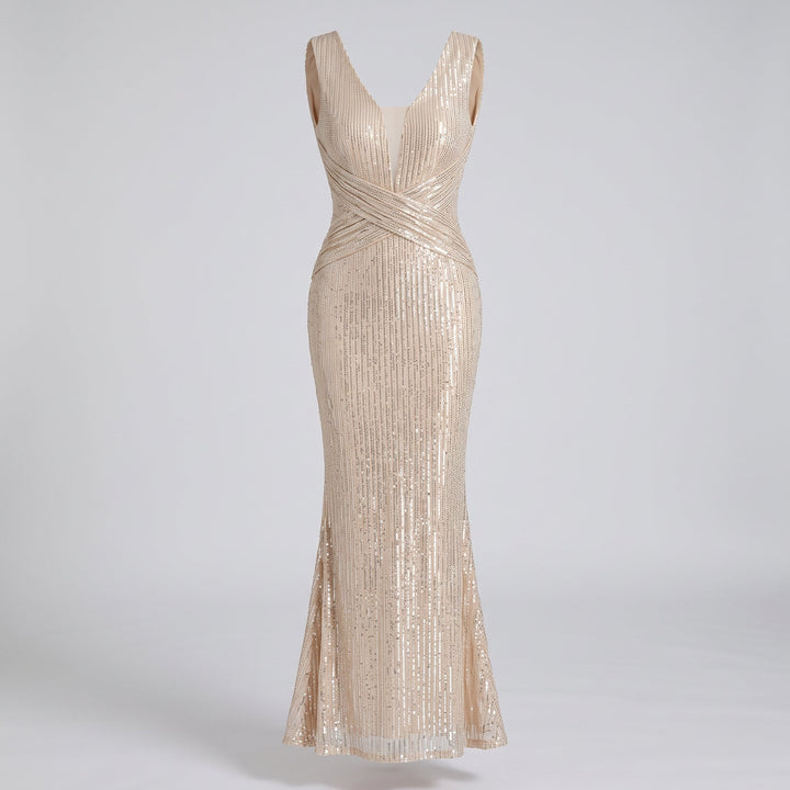 Dettaglio della gonna lunga in tulle con decorazioni in paillettes scintillanti