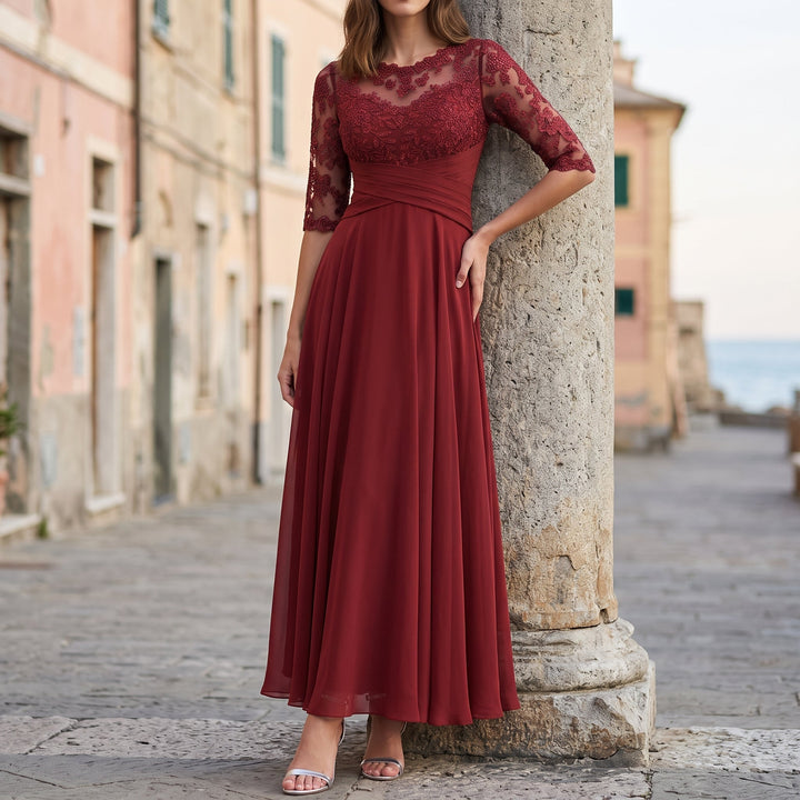 Abito da sera lungo con silhouette a linea A in chiffon e pizzo