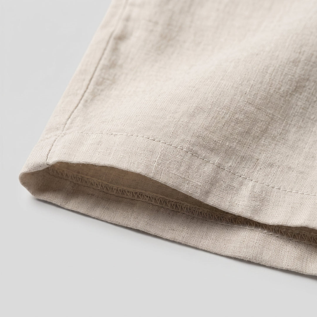 Dettaglio del fondo gamba degli shorts da uomo