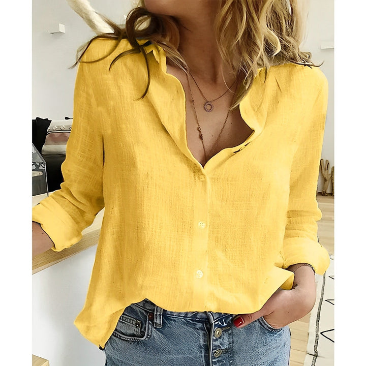 Blusa infilata nei pantaloni con cintura in vita