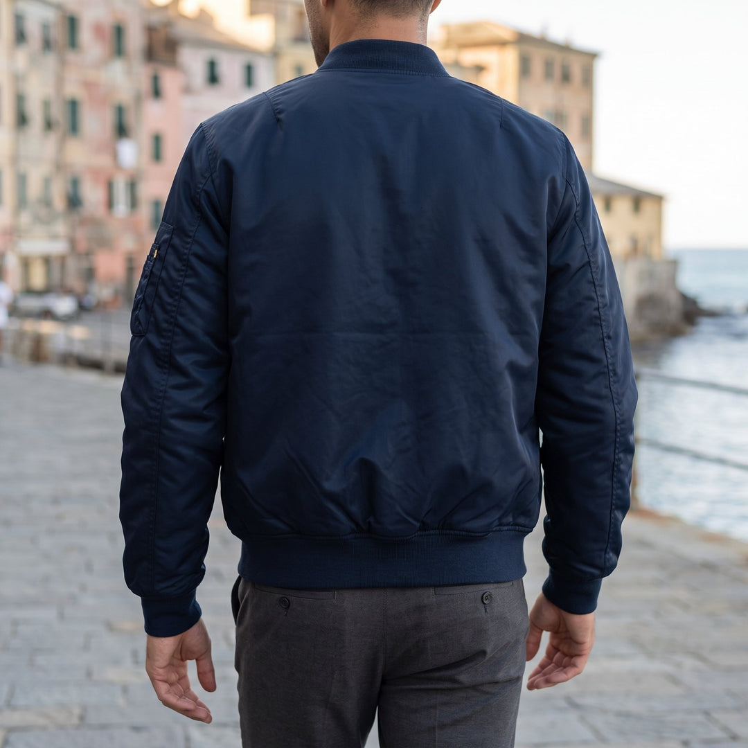 Bomber da uomo con chiusura a zip frontale e fodera imbottita, vista frontale