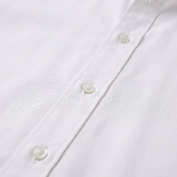 Vista frontale della camicia da uomo a maniche lunghe