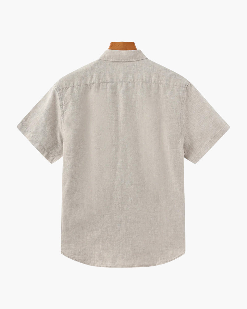Vista posteriore della camicia da uomo a taglio dritto