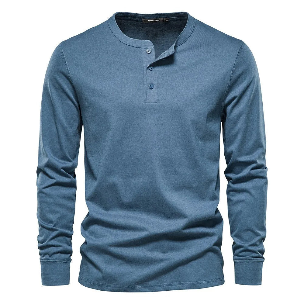 Dettaglio colletto classico della camicia da uomo