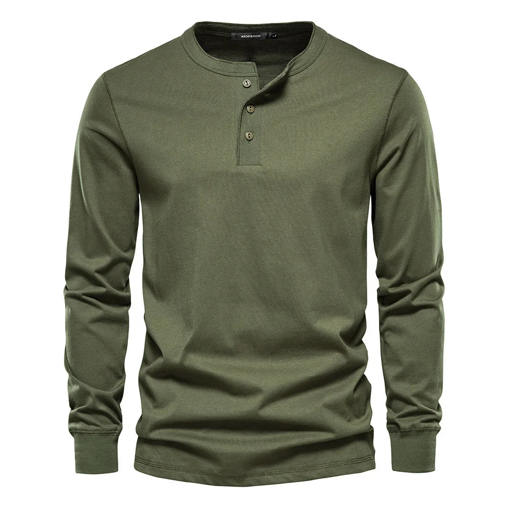 Vista posteriore della camicia da uomo a maniche lunghe