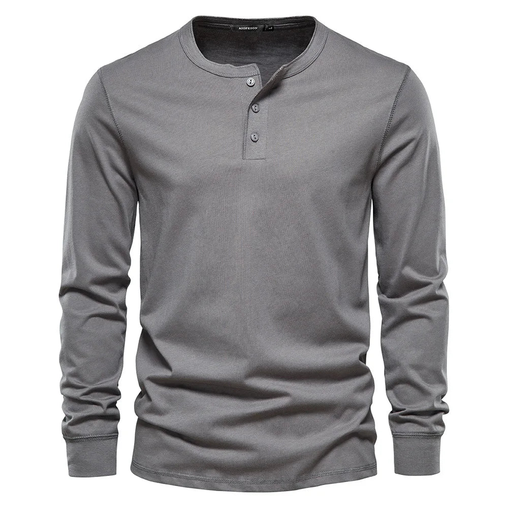 Camicia indossata, vista laterale, con silhouette dritta