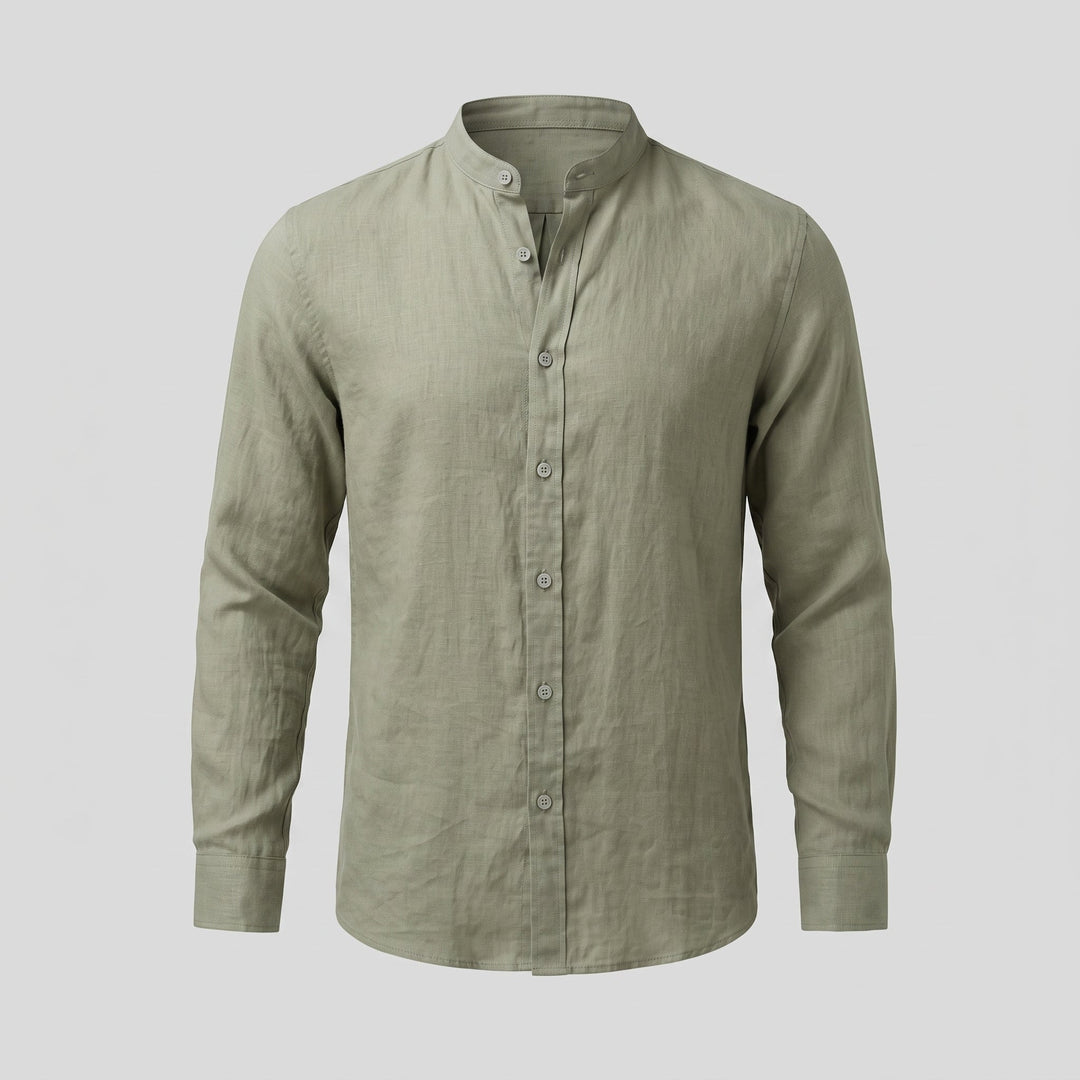 Dettaglio del colletto classico della camicia da uomo