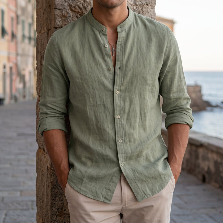 Camicia da uomo con colletto classico e abbottonatura frontale, taglio regular