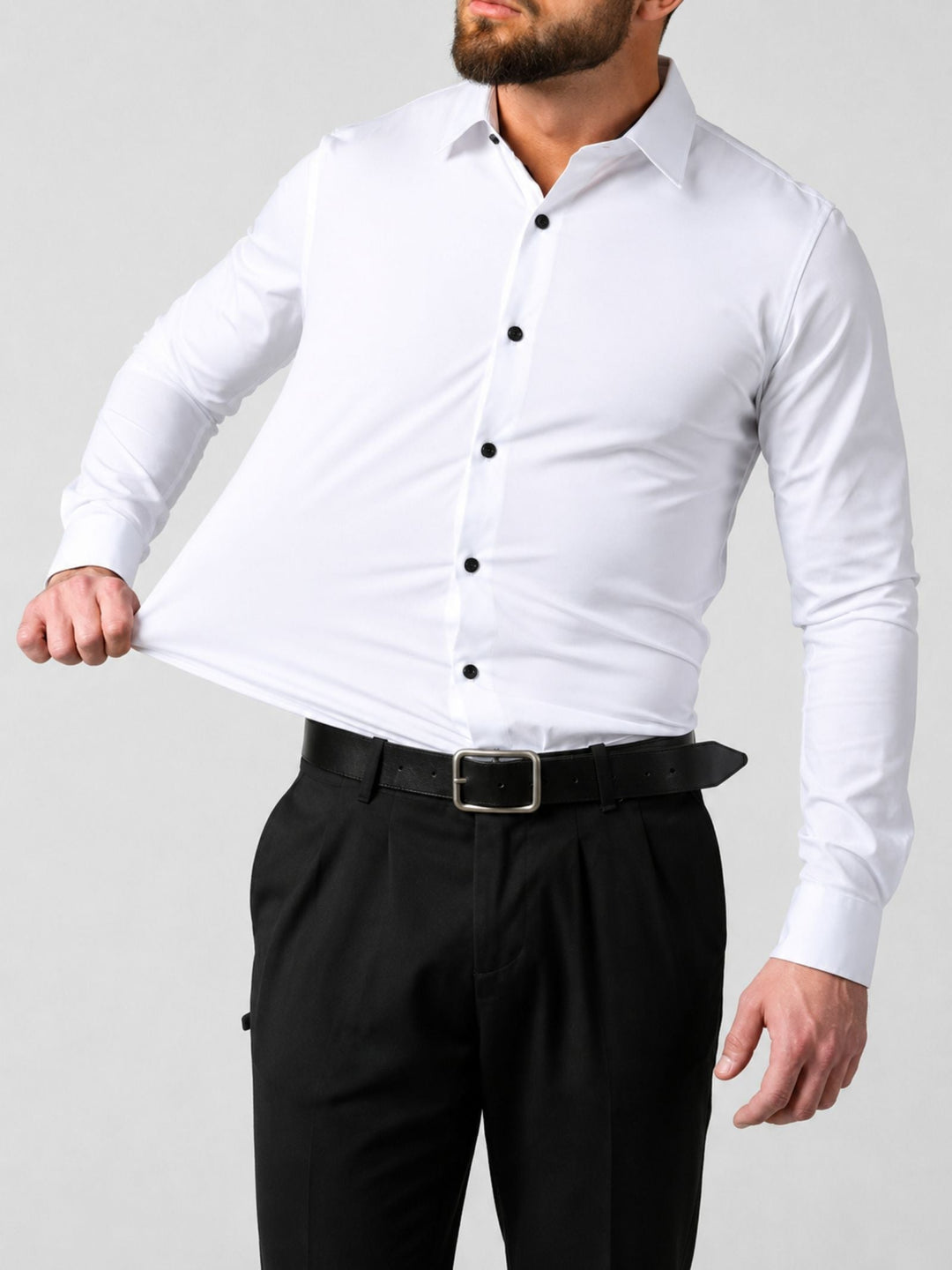 Vista frontale della camicia con davanti plissettato