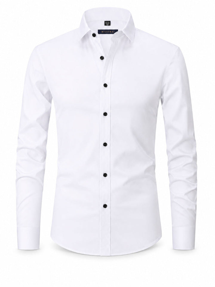 Camicia indossata da un modello maschile in posa frontale
