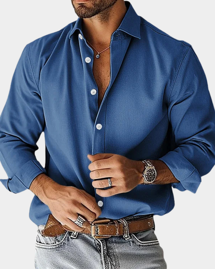 Vista laterale della camicia da uomo slim fit