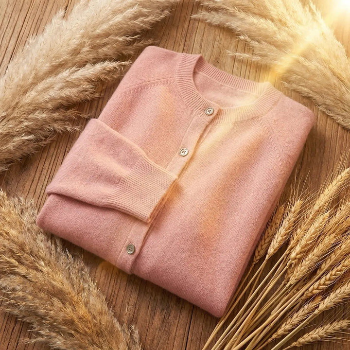 Vista frontale del cardigan con bordi a coste ai polsini e all&