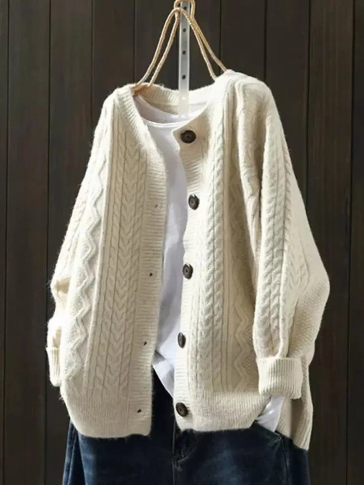 Cardigan oversize con trama a trecce e chiusura a bottoni, vista frontale