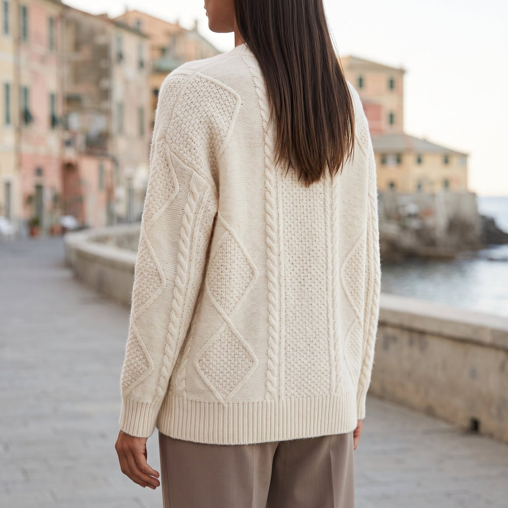 Cardigan in cashmere con bottoni, dettaglio della chiusura frontale