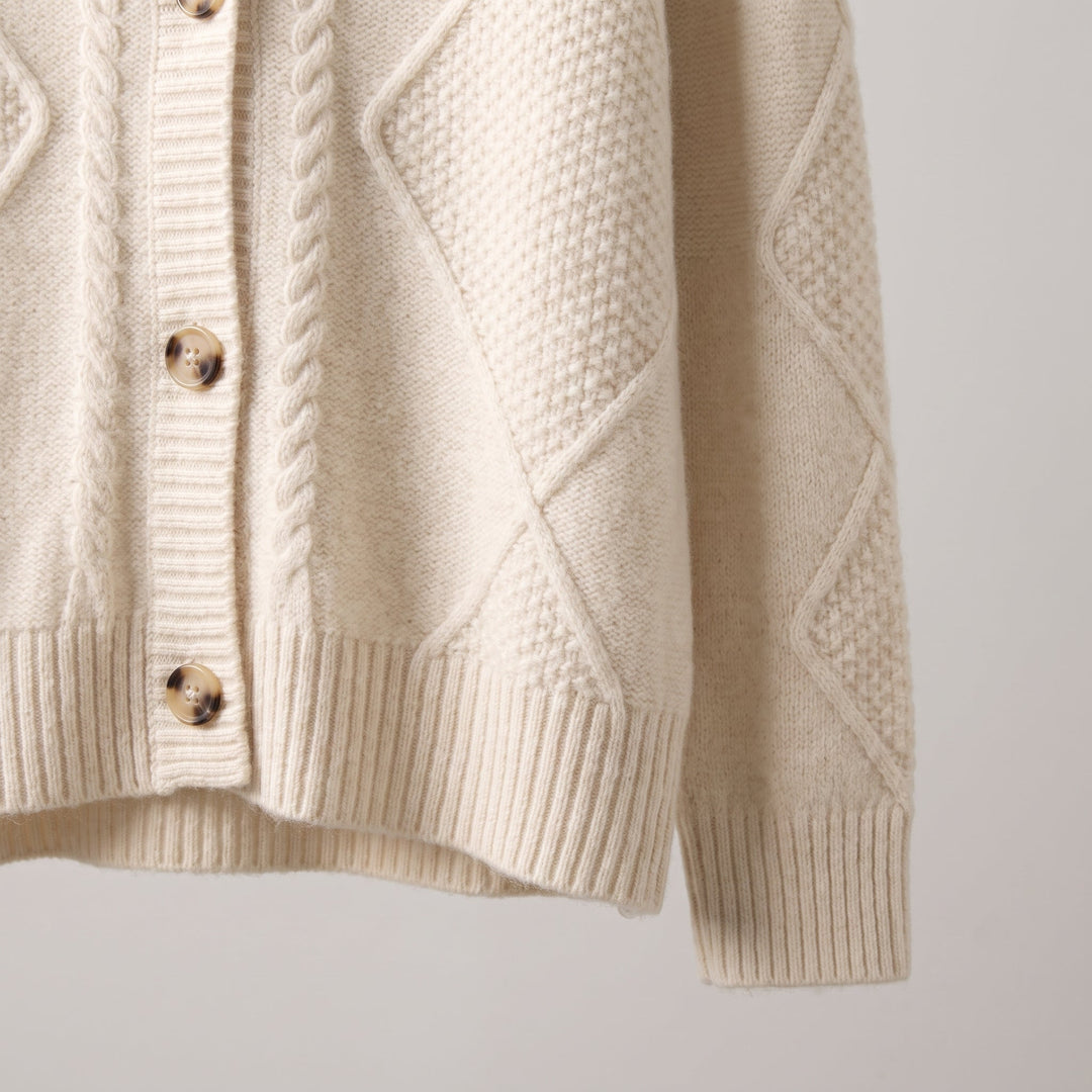 Vista posteriore del cardigan femminile in cashmere con maniche lunghe