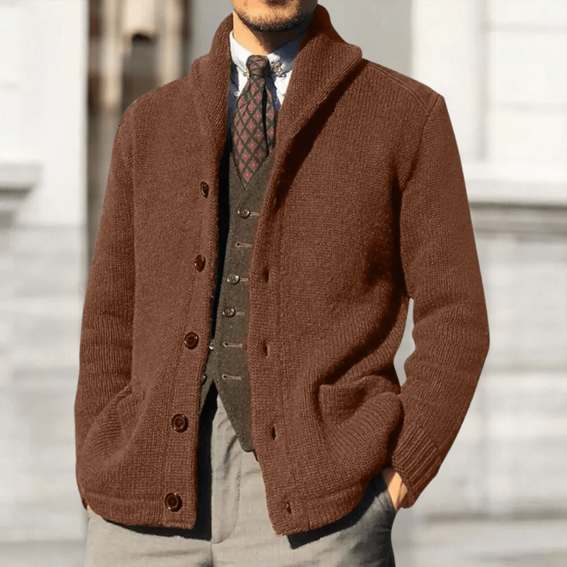 Dettaglio della placca di bottoni del cardigan da uomo