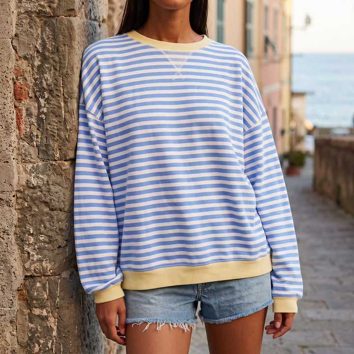Vista posteriore della felpa oversize a righe