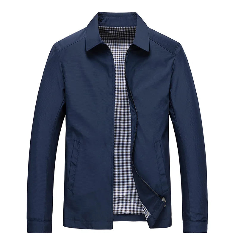 Dettaglio della chiusura a zip della giacca casual da uomo