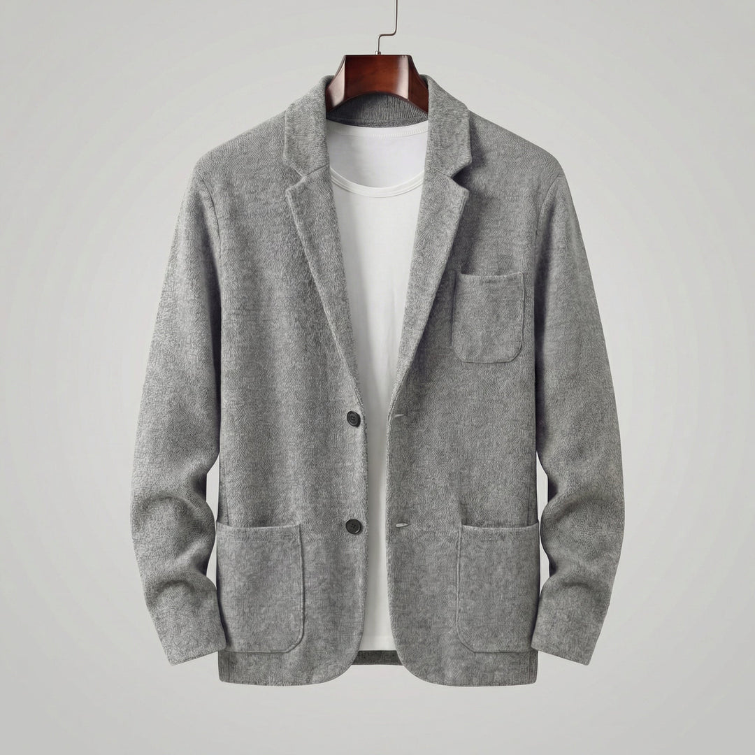 Modello indossa la giacca da uomo in contesto casual
