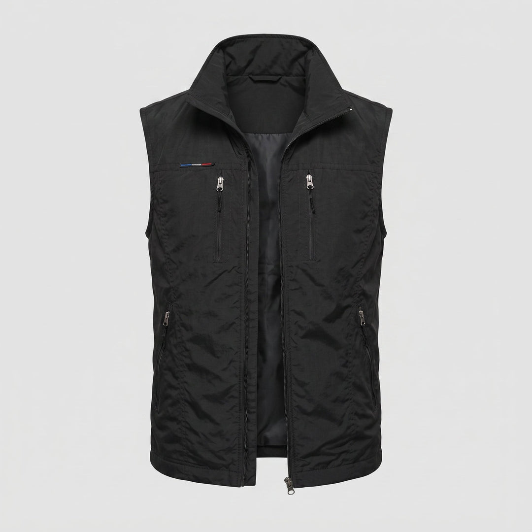 Dettaglio del colletto rialzato del gilet da uomo