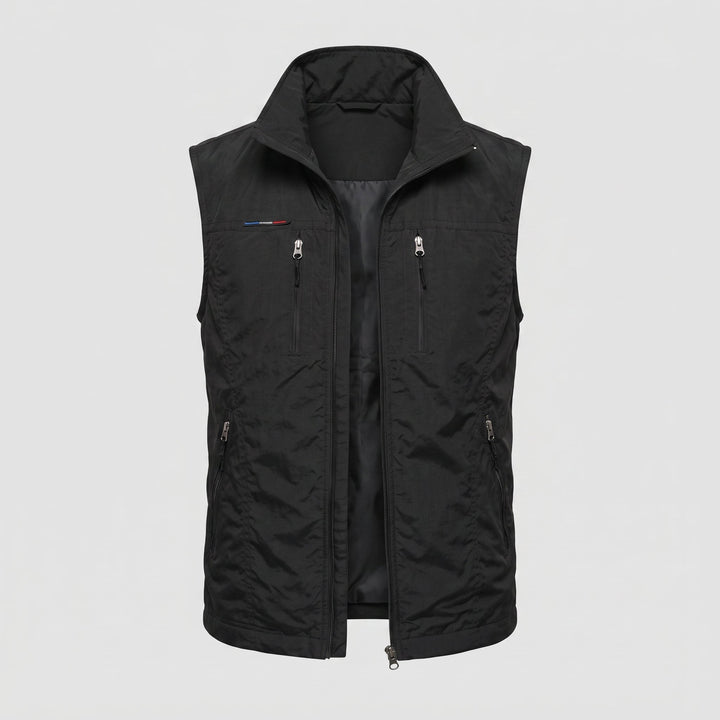 Dettaglio del colletto rialzato del gilet da uomo