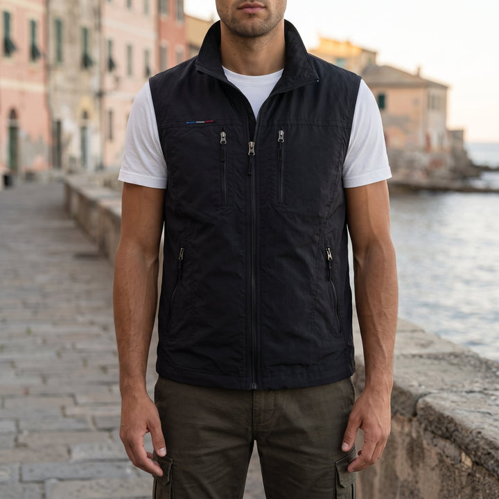 Gilet da uomo con colletto alto e cerniera frontale, vista frontale
