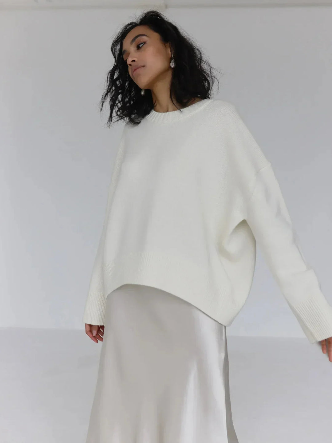 Maglione Girocollo con Silhouette Oversize e Orlo Dritto