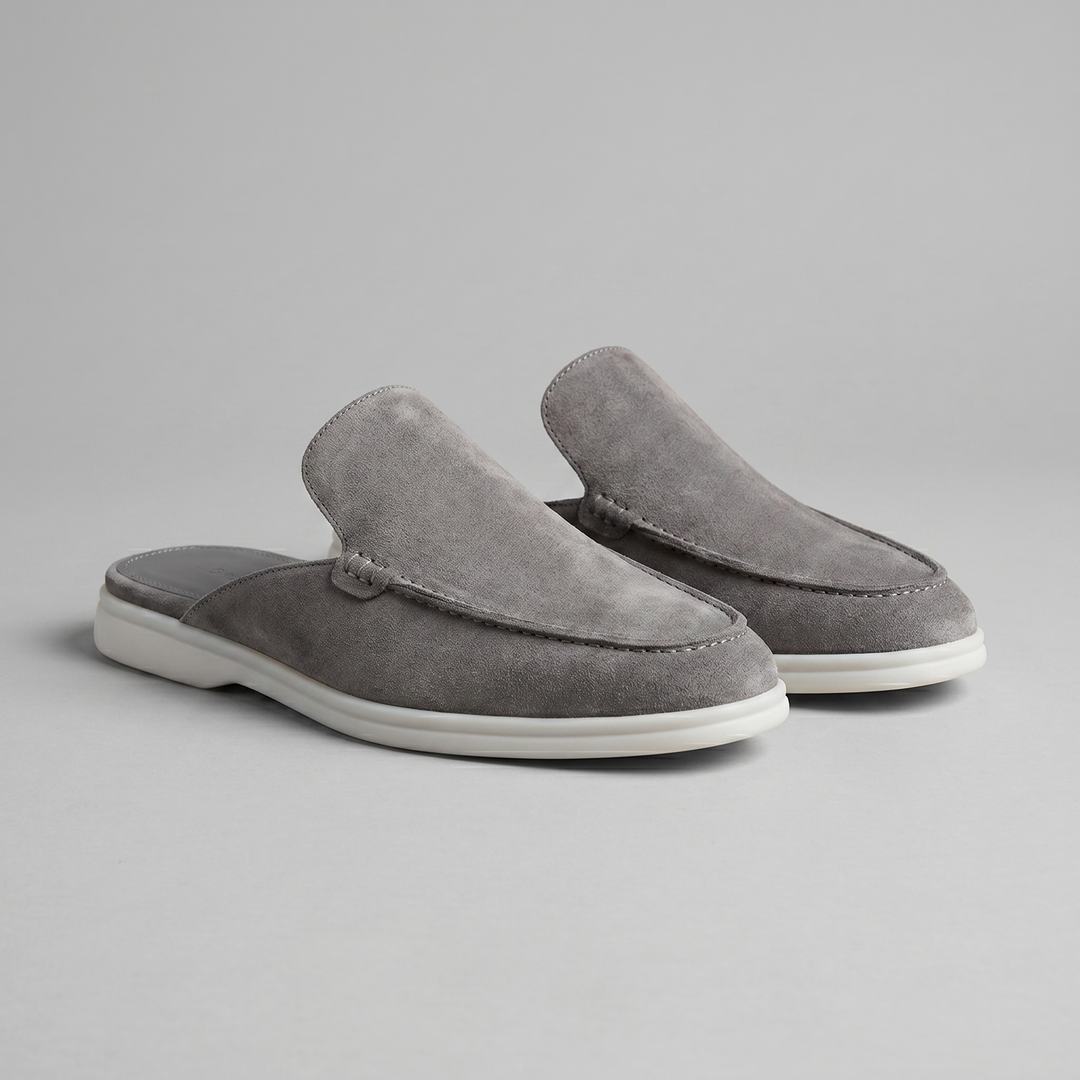 Mocassino mule da uomo in suede con cucitura frontale e suola in gomma, vista laterale