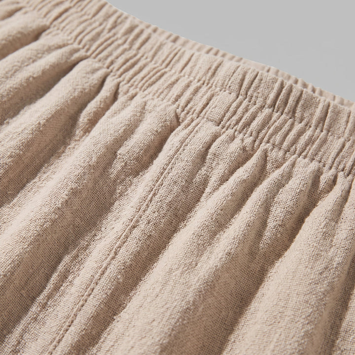Dettaglio della vita elastica del pantalone palazzo