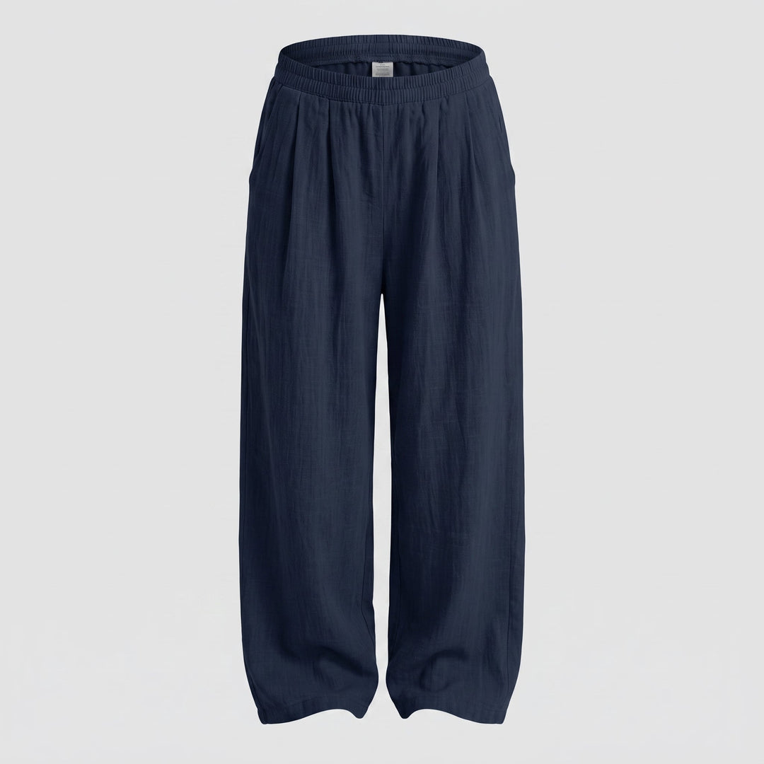 Dettaglio del tessuto misto lino e cotone del pantalone
