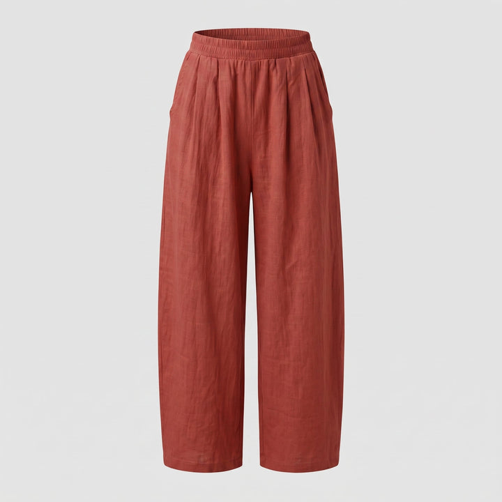Pantalone palazzo in movimento, che mostra la caduta della gamba