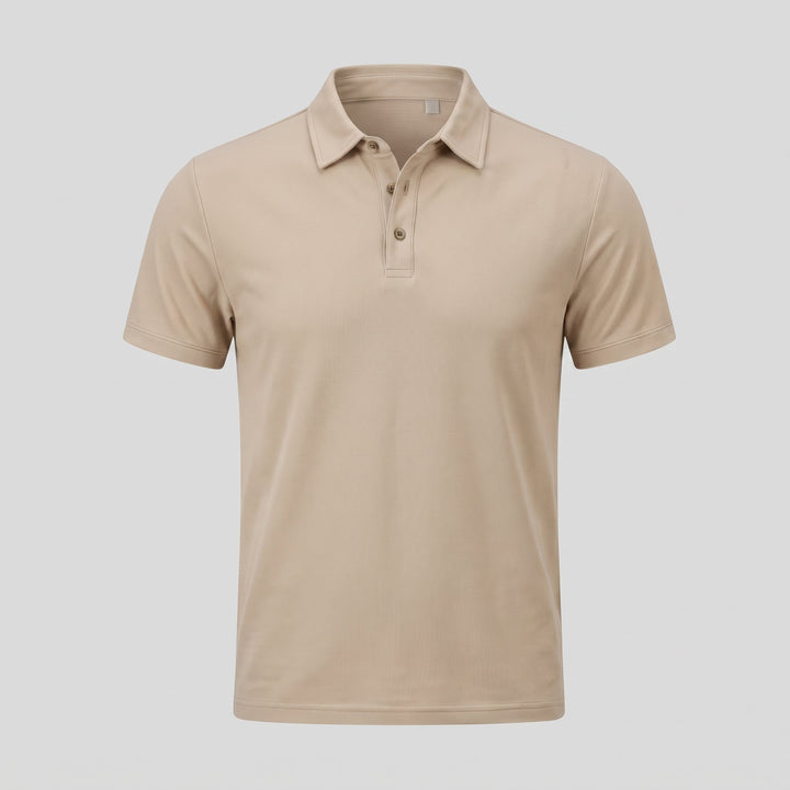 Polo da uomo indossato, vista laterale con maniche corte