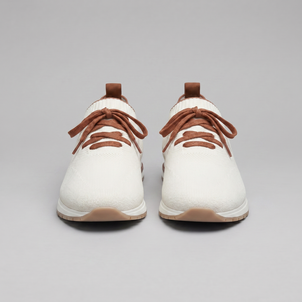 Sneaker indossata, vista laterale sinistra