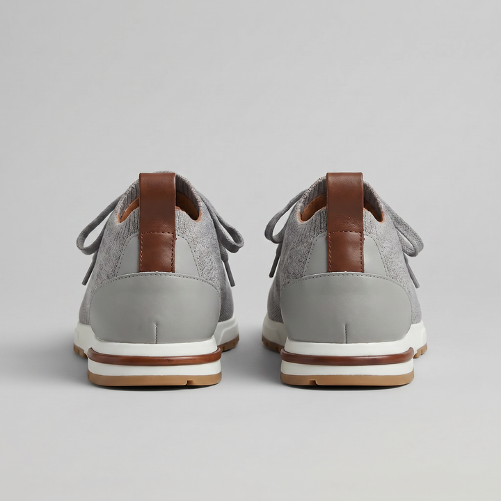 Vista posteriore della sneaker con linguetta in pelle