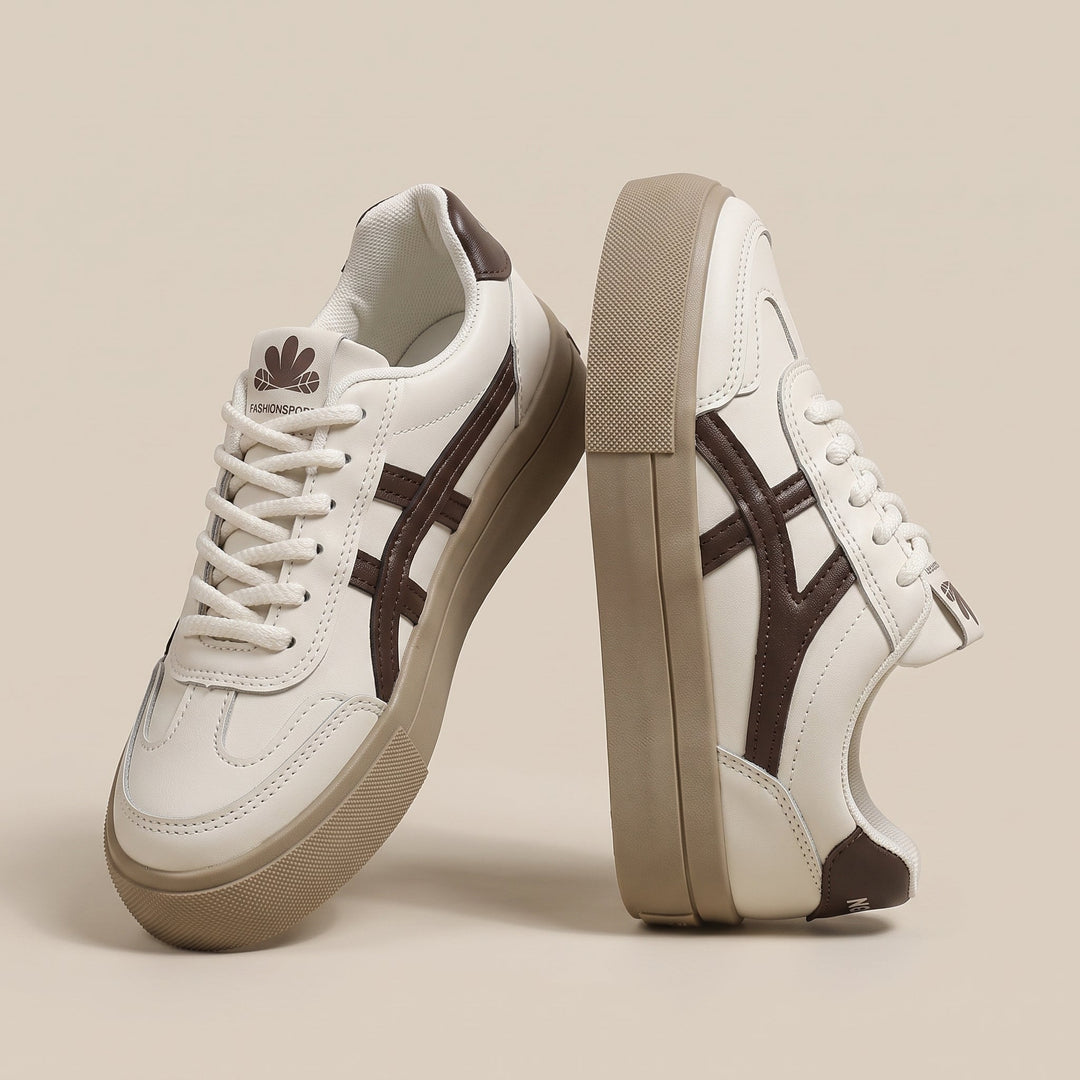 Vista posteriore delle sneakers retrò con gambale basso