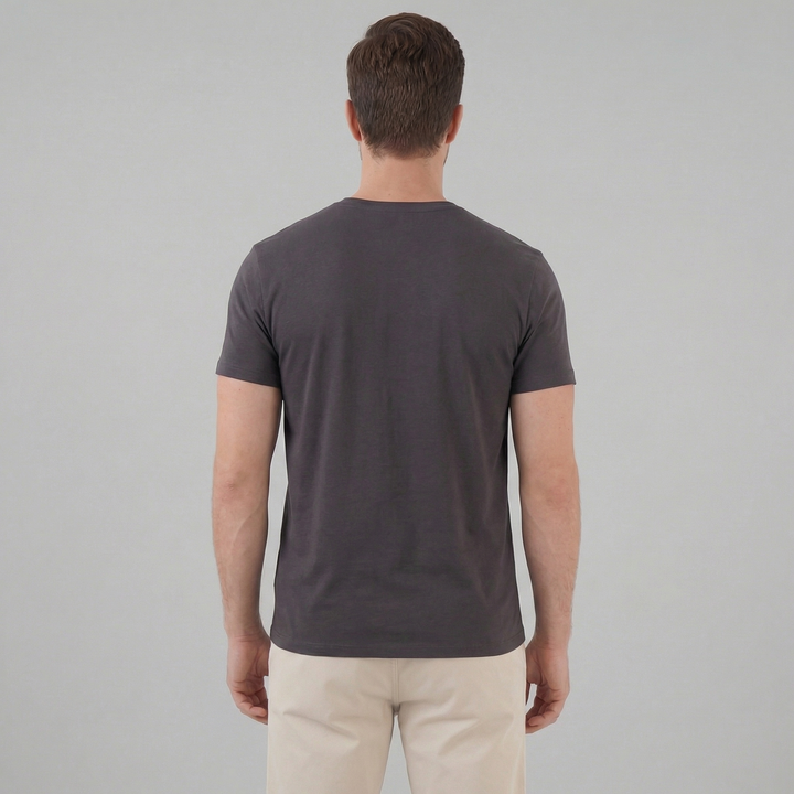 T-shirt da uomo slim, inquadratura ravvicinata del tessuto