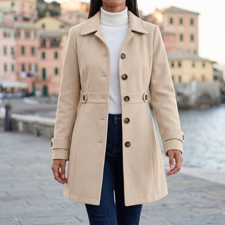 Trench da donna con cintura regolabile e collo a revers, vista frontale